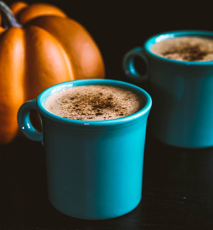 If you love pumpkin, and latte, and spice, and everything nice (except sugar), try this sugar free pumpkin spice latte recipe! It is super easy and only takes 5 minutes to make! #vegan #healthy #pumpkin #fallrecipes #glutenfree
